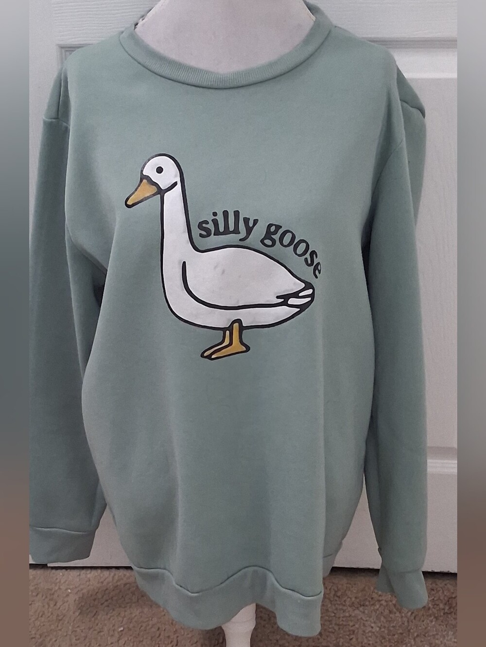 Silly Goose Women's Sage Green Graphic Sweatshirt.    Size XL